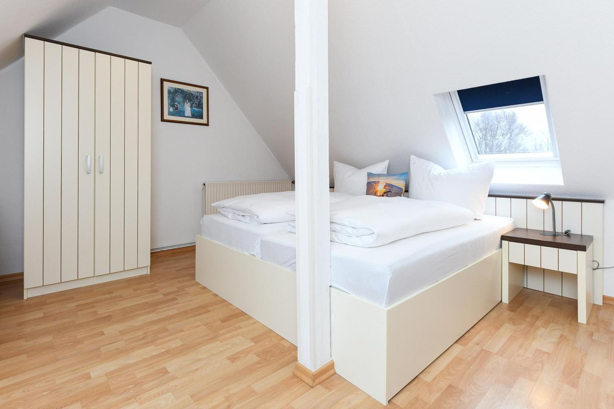Ferienwohnungen Im Haus Strandkorb Bensersiel Bagian luar foto